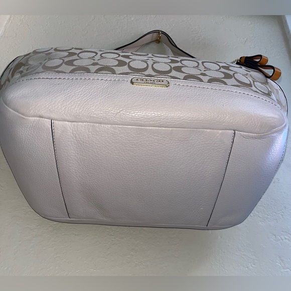 Coach Park Signature Cream and White Bag with side pockets and dust bag - Picture 8 of 15